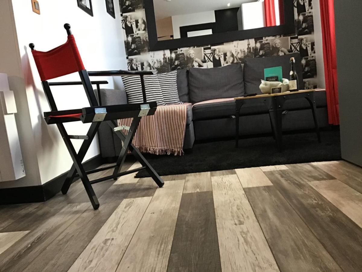 Appartement Cinema Video-Projecteur Et Garage オンフルール エクステリア 写真