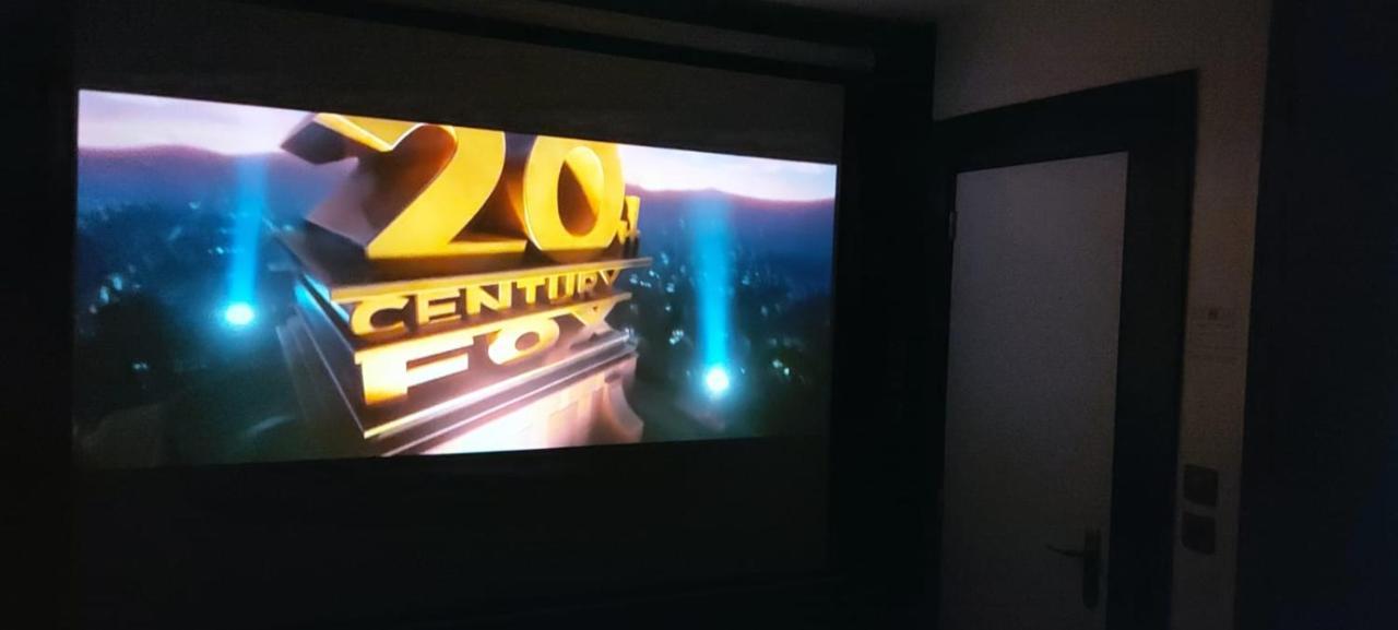 Appartement Cinema Video-Projecteur Et Garage オンフルール エクステリア 写真